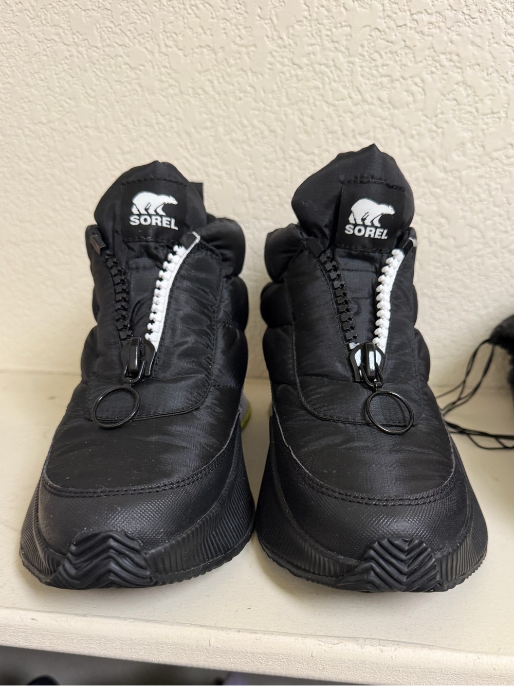 Sorel Black Quilted Front-Zip Padded Sneakers